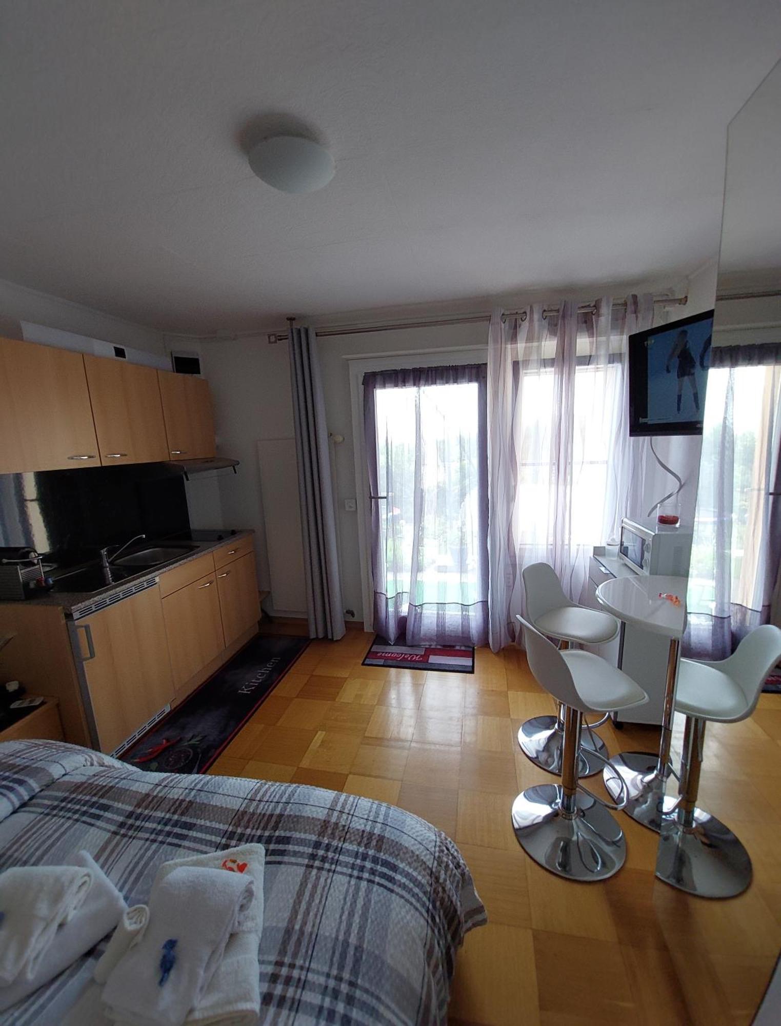 Joli Avec Terrasse Et Vue Exclusivement Pour Non Fumeurs Belmont-sur-Lausanne